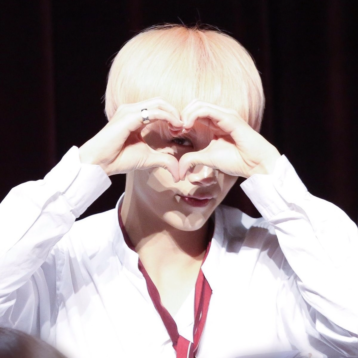 A moment captured by Jeonghan (SEVENTEEN)'s fan