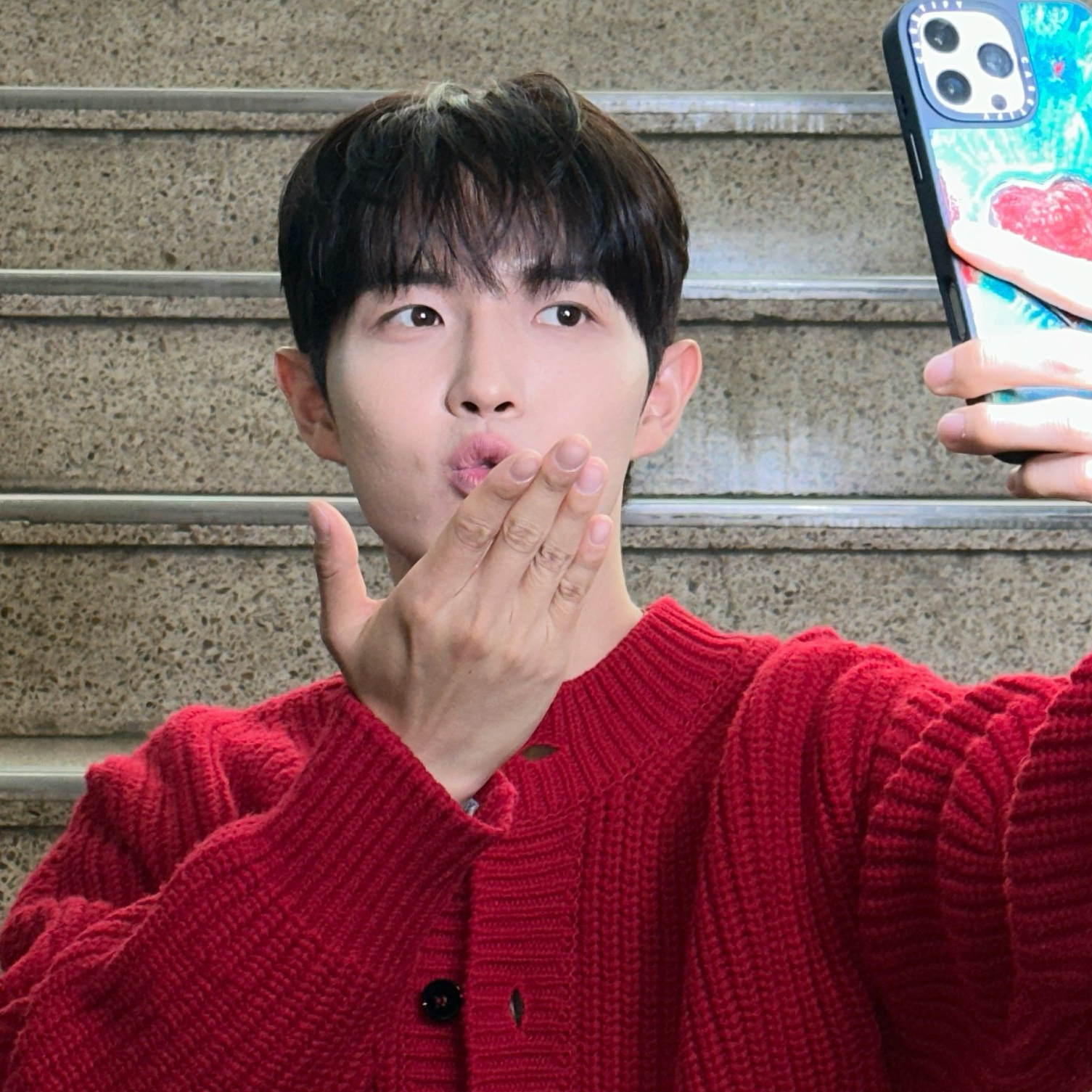 Behind-the-scenes cut of Kim Jaehwan