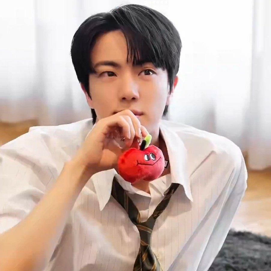 진 (방탄소년단)의 비하인드 컷