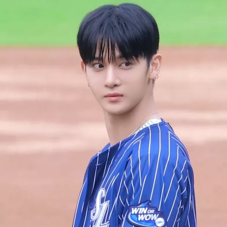 Behind-the-scenes cut of Bae Jinyoung