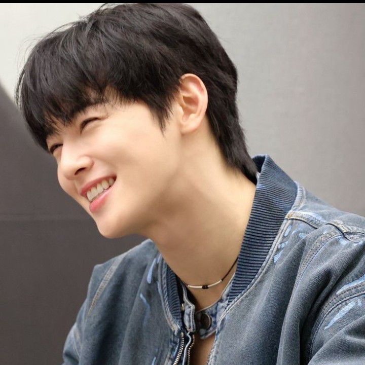 A moment captured by Eunwoo (ASTRO)'s fan