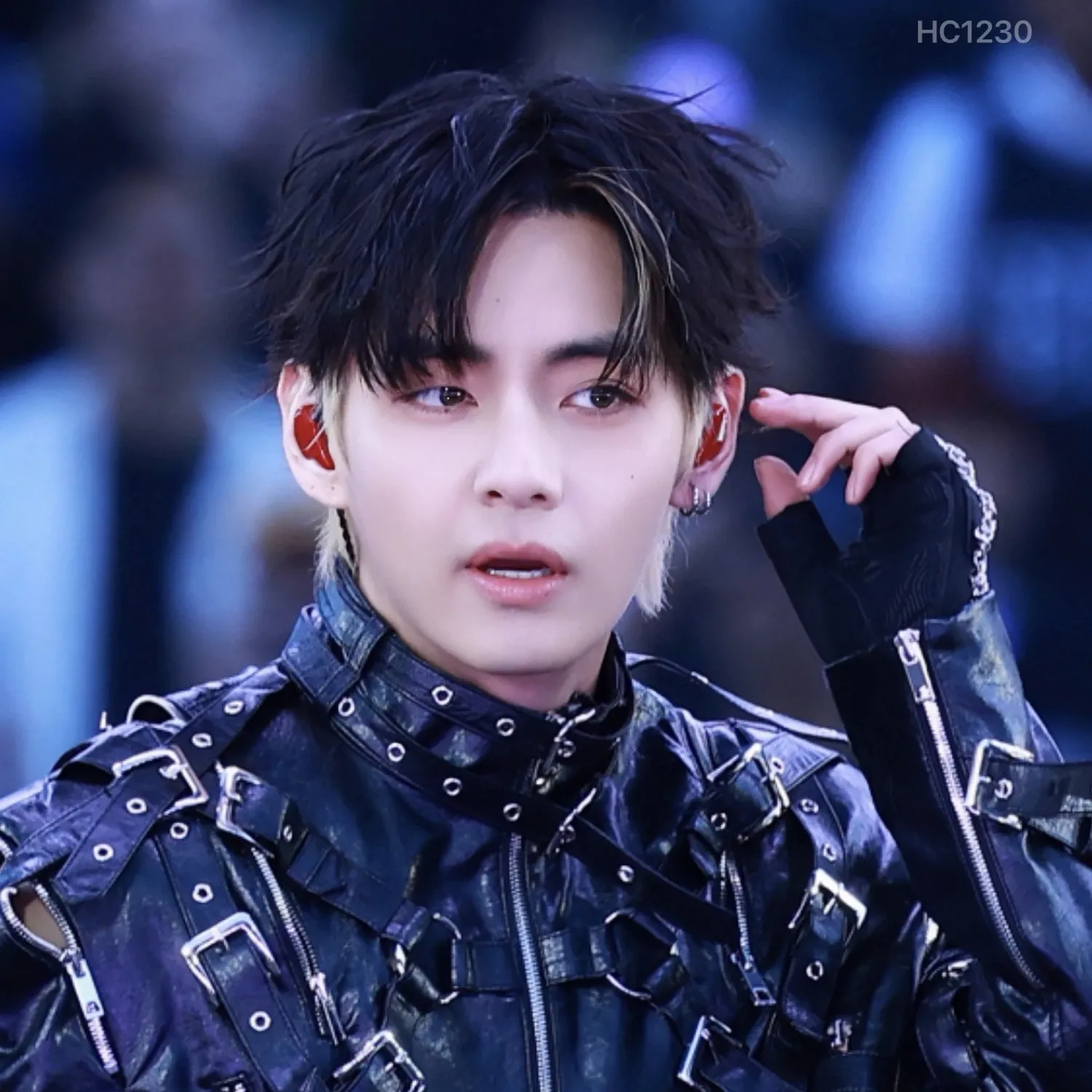 뷔 (방탄소년단)의 최신 사진