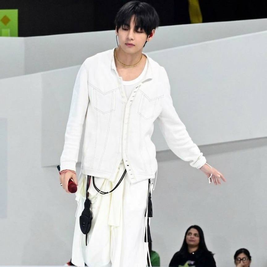 Latest photo of V (BTS)