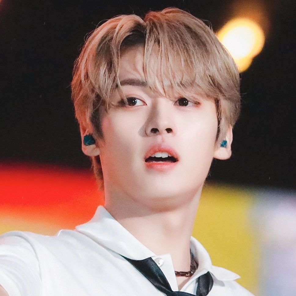 Latest photo of Lee Know (Stray Kids)