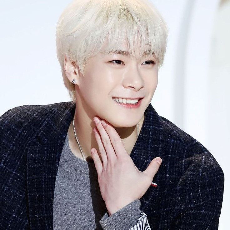 A moment captured by Moonbin (ASTRO)'s fan