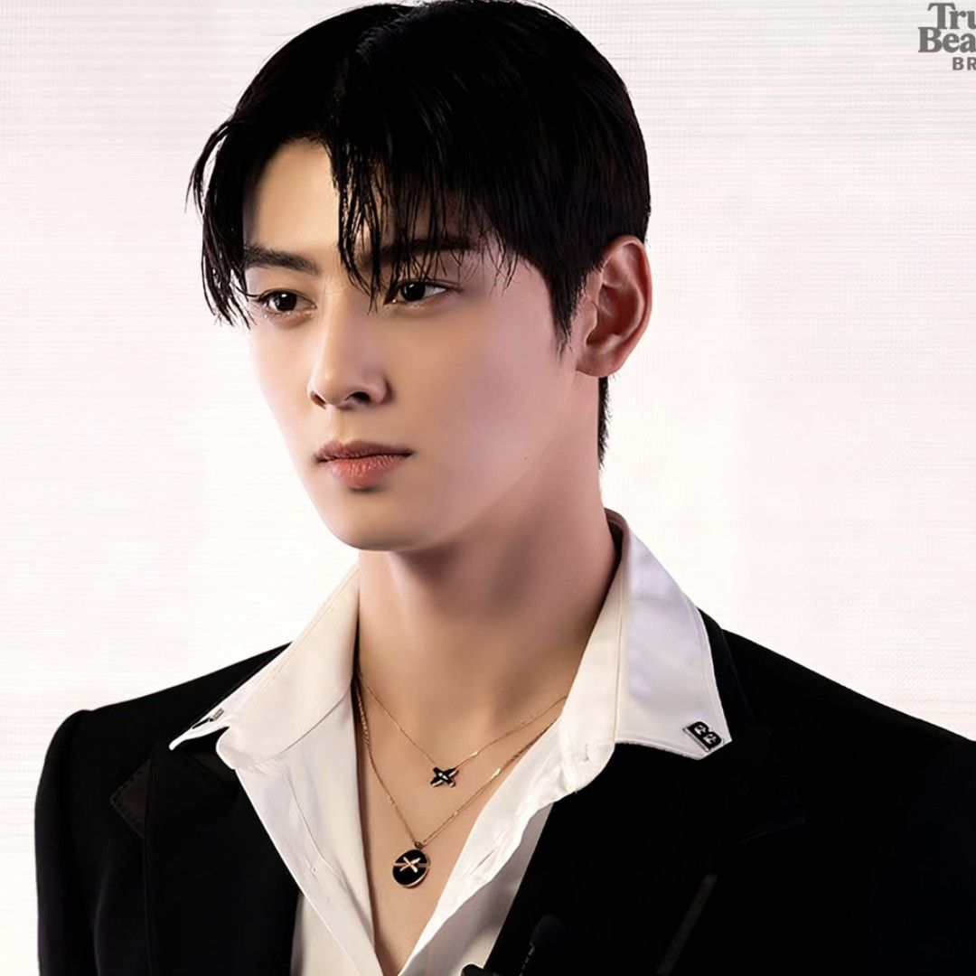 Recent activity shot of Eunwoo (ASTRO)