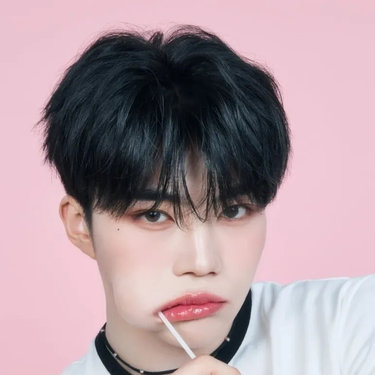 박건욱 (제로베이스원) 최근 활동샷