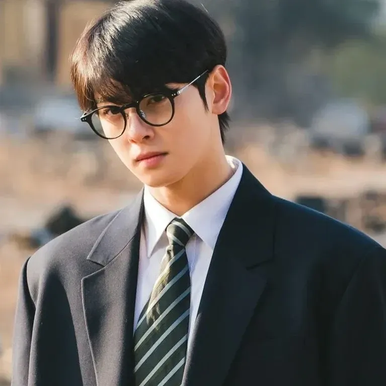 Latest photo of Eunwoo (ASTRO)