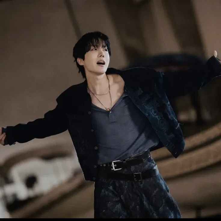 제이홉 (방탄소년단)의 최신 사진