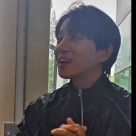 Behind-the-scenes cut of Hwang Chiyeol