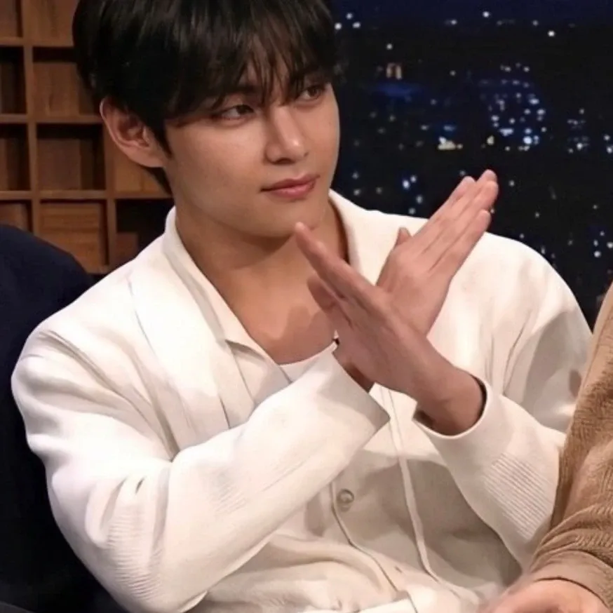 뷔 (방탄소년단) 최근 활동샷