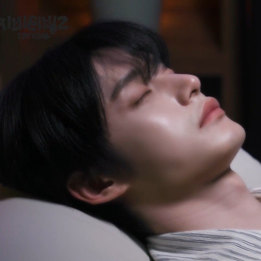 Behind-the-scenes cut of Kim Jiwoong (ZEROBASEONE)