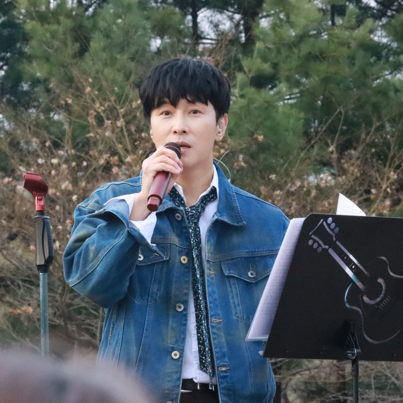 A moment captured by Kim Dongwan (SHINHWA)'s fan