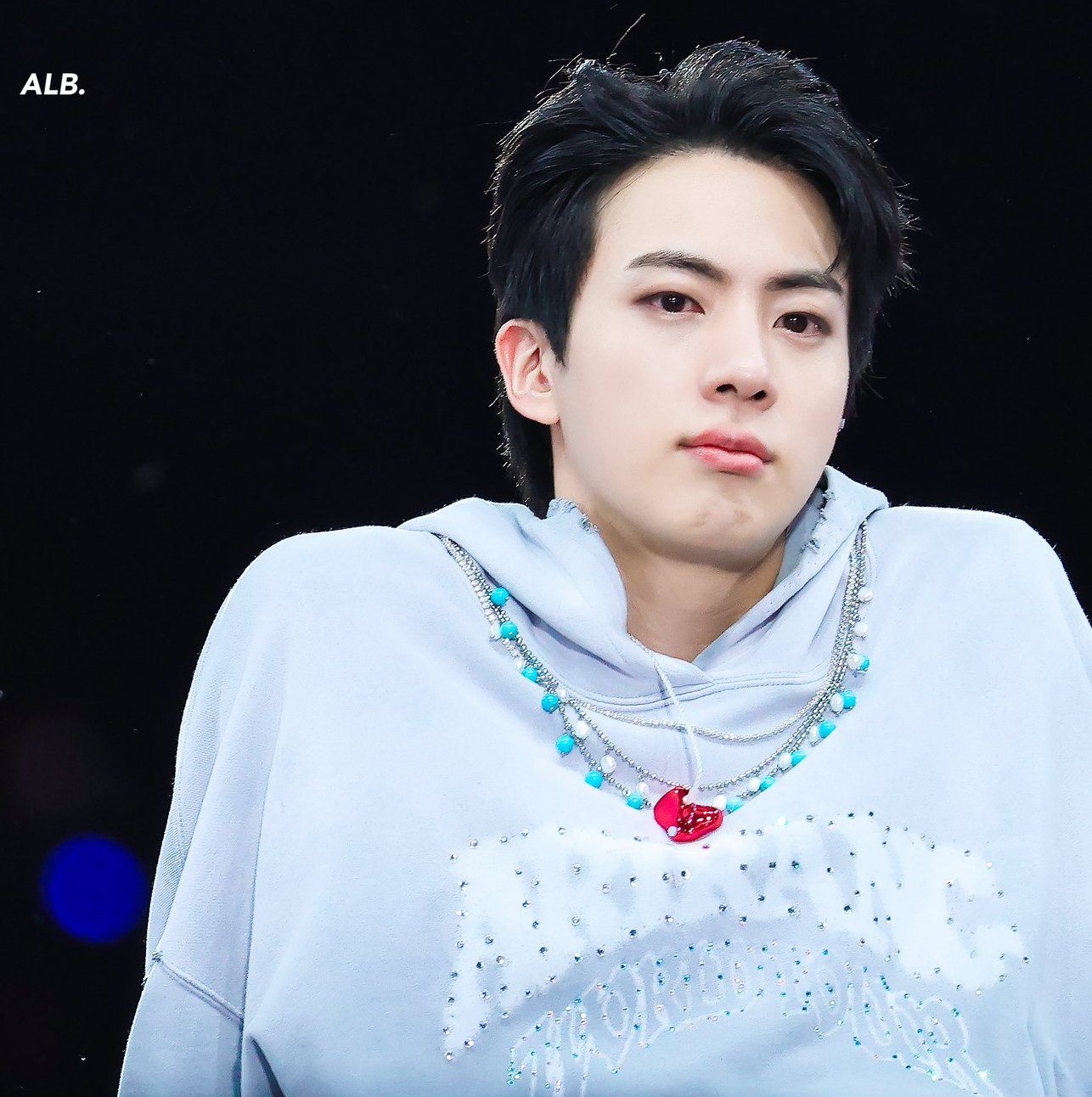Foto aktivitas terbaru Jin (BTS)