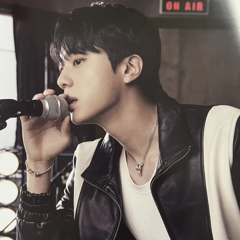 진 (방탄소년단) 최근 활동샷