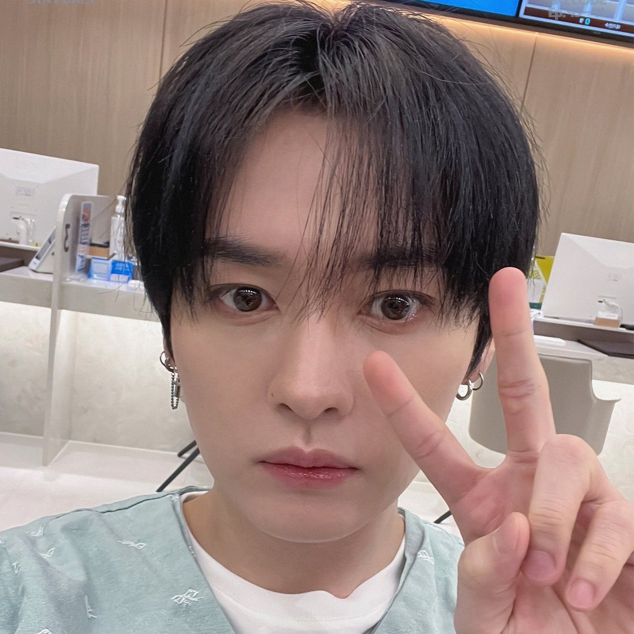 Behind-the-scenes cut of Lee Know (Stray Kids)