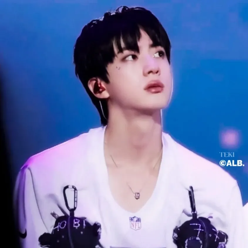 Behind-the-scenes cut of Jin (BTS)