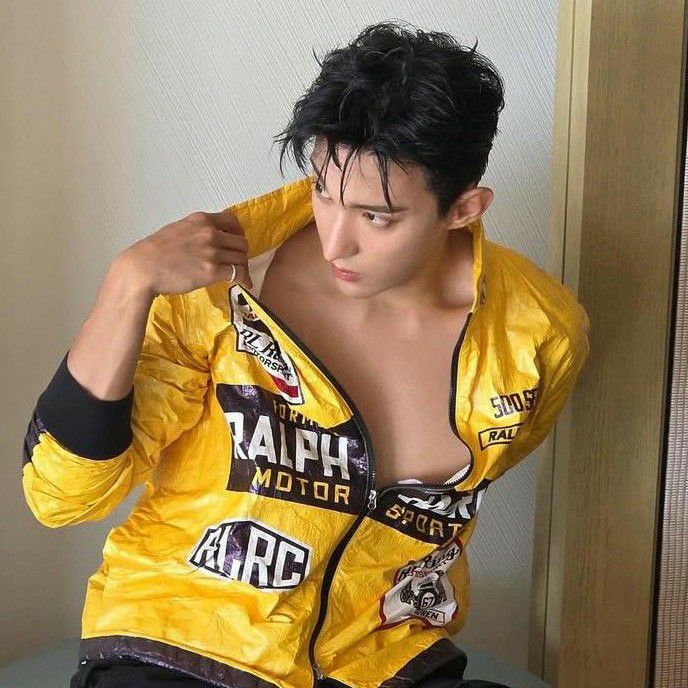 Foto aktivitas terbaru DK (SEVENTEEN)