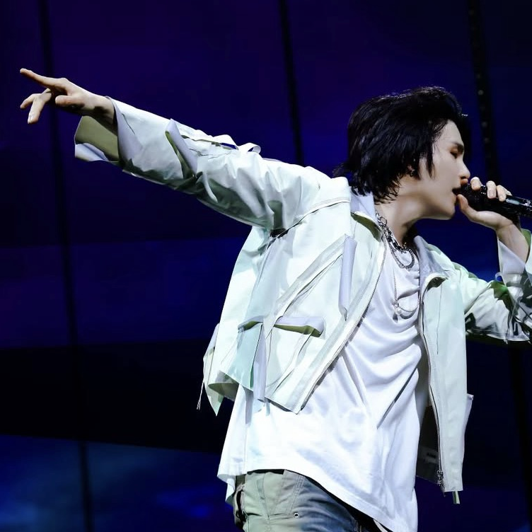 SUGA (BTS)の舞台裏ショット