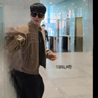 Latest photo of Hwang Chiyeol