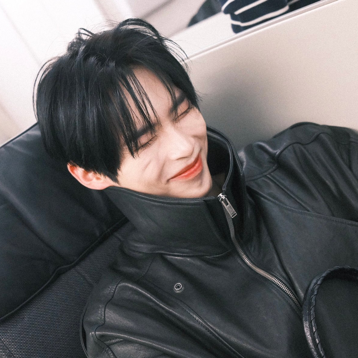 Latest photo of Sung Hanbin (ZEROBASEONE)