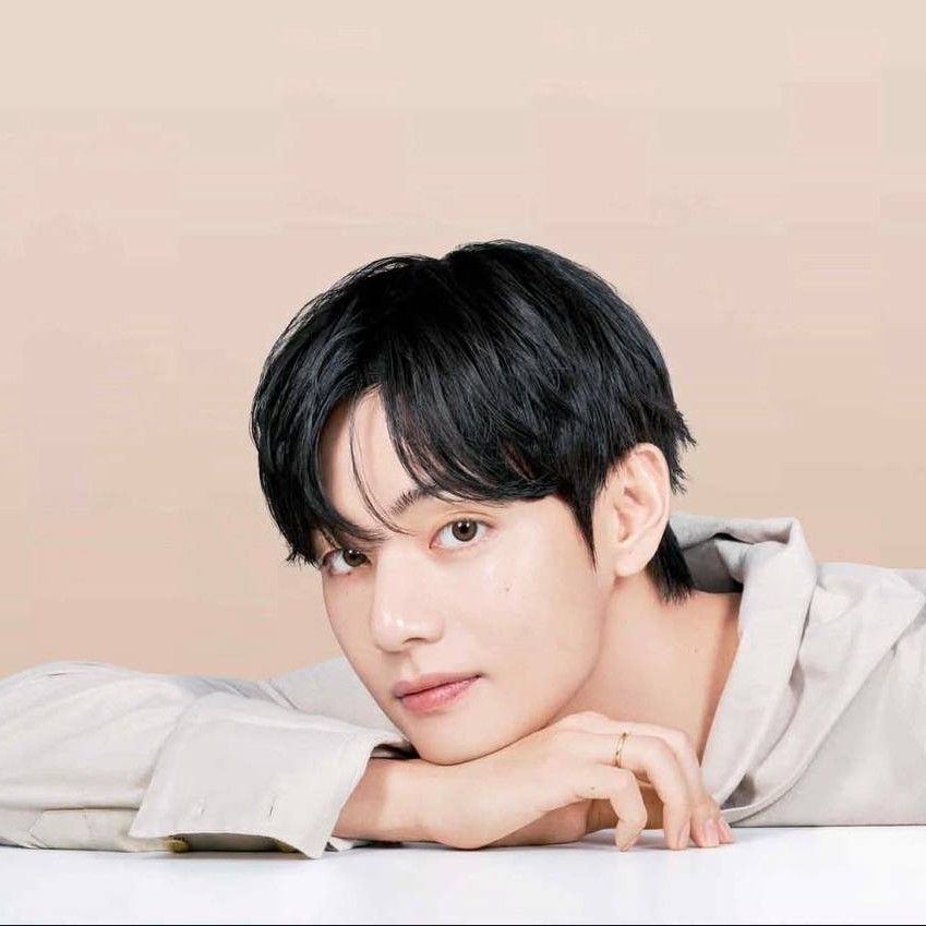 뷔 (방탄소년단)의 비하인드 컷