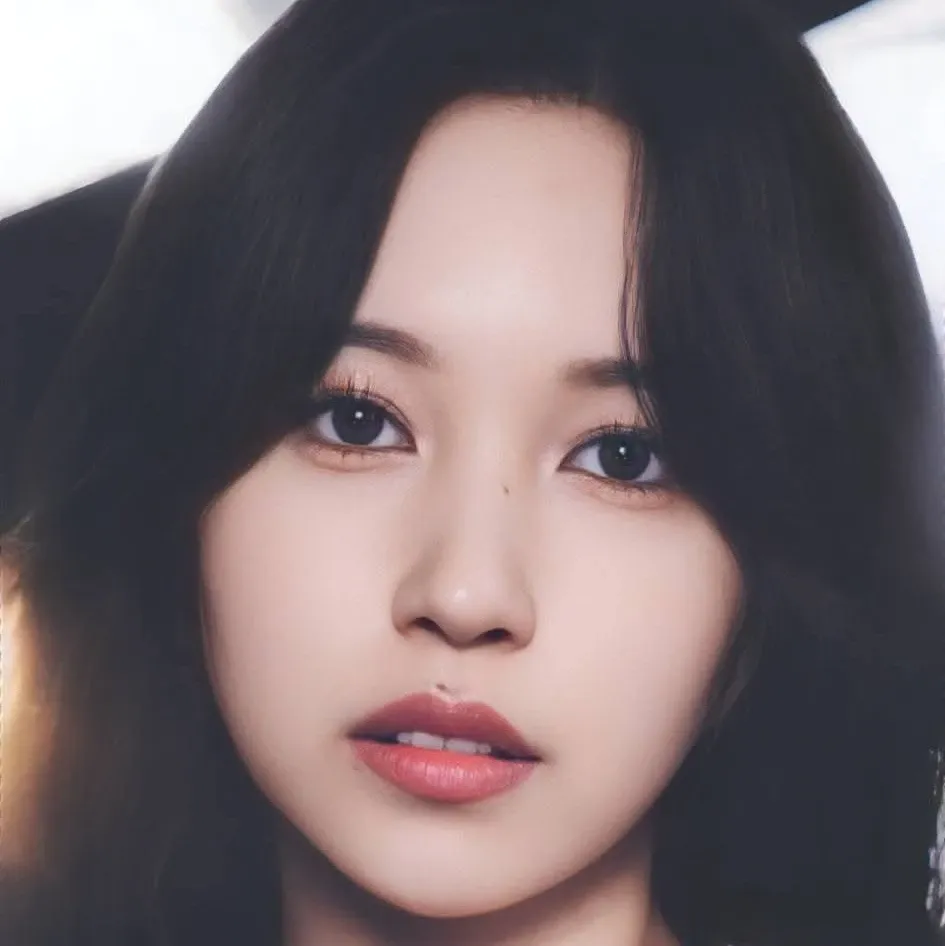 Momen yang diabadikan oleh penggemar Mina (TWICE)