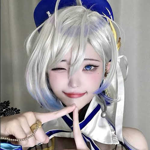 Recent activity shot of Hina (QWER)