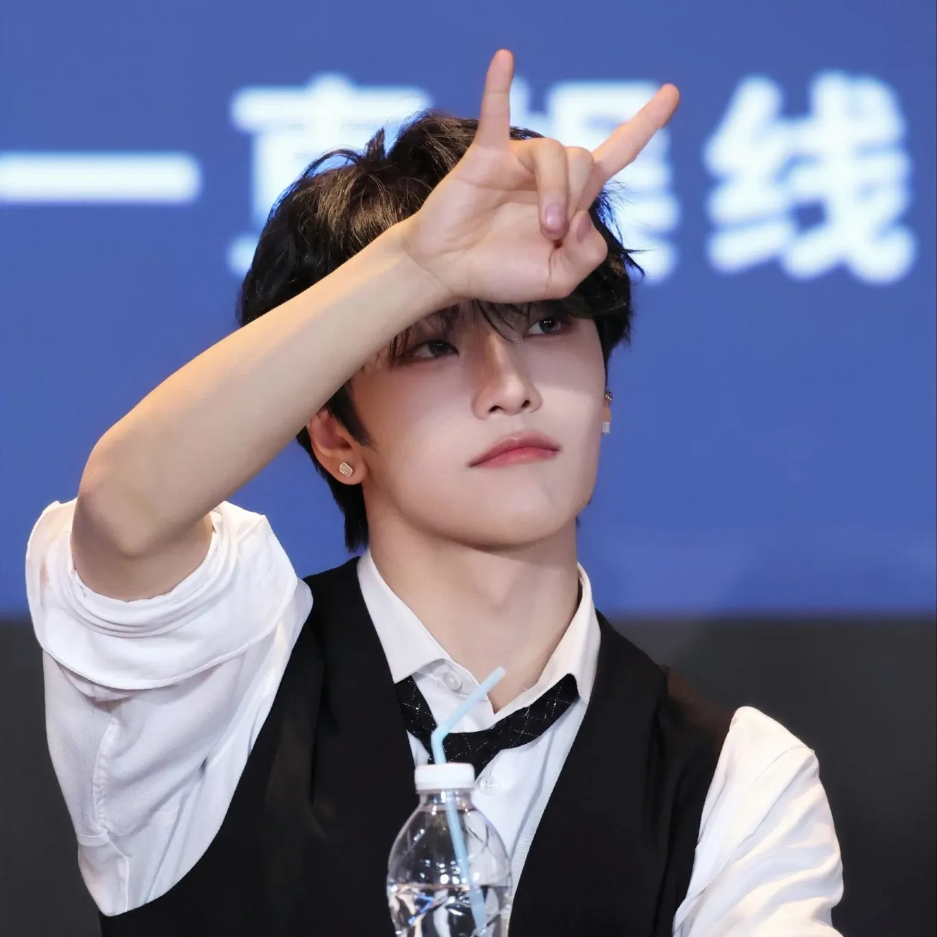 Behind-the-scenes cut of He Xinlong (ALPHA DRIVE ONE)