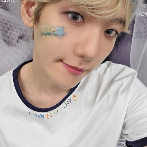 백현 (EXO)의 비하인드 컷