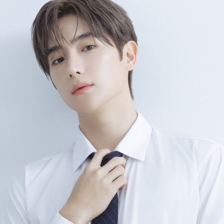 Recent activity shot of Hyunjae (THE BOYZ)