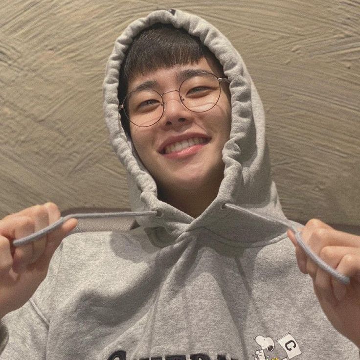 A moment captured by MJ (ASTRO)'s fan