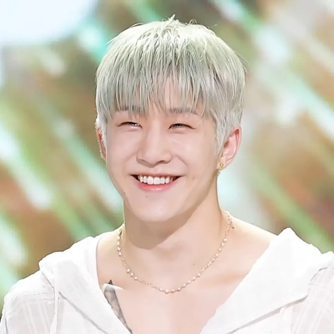 Latest photo of Jinjin (ASTRO)