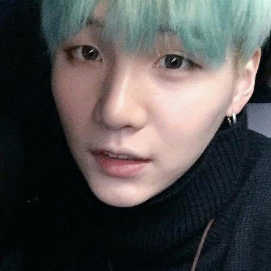 Foto aktivitas terbaru SUGA (BTS)
