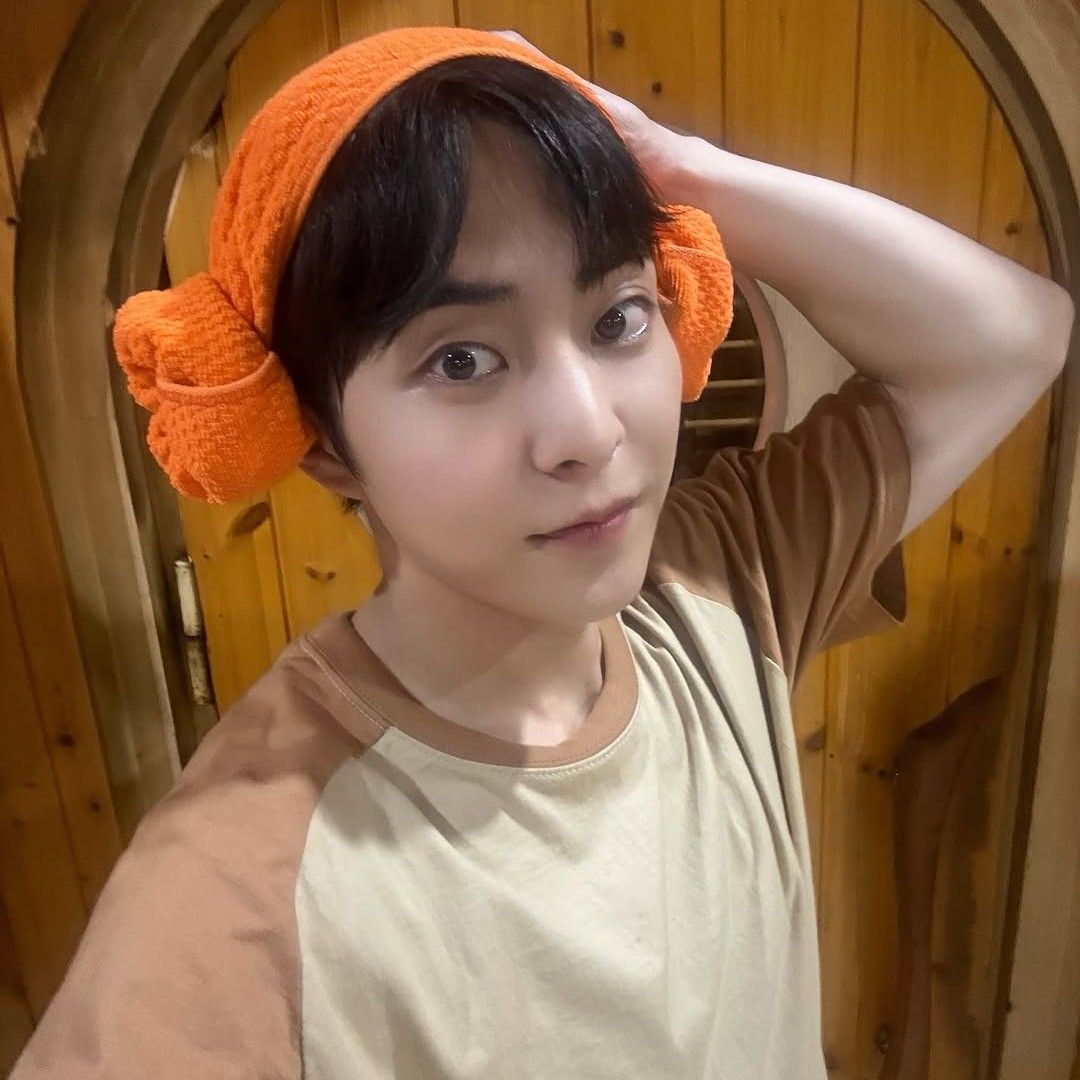 Behind-the-scenes cut of Xiumin (EXO)