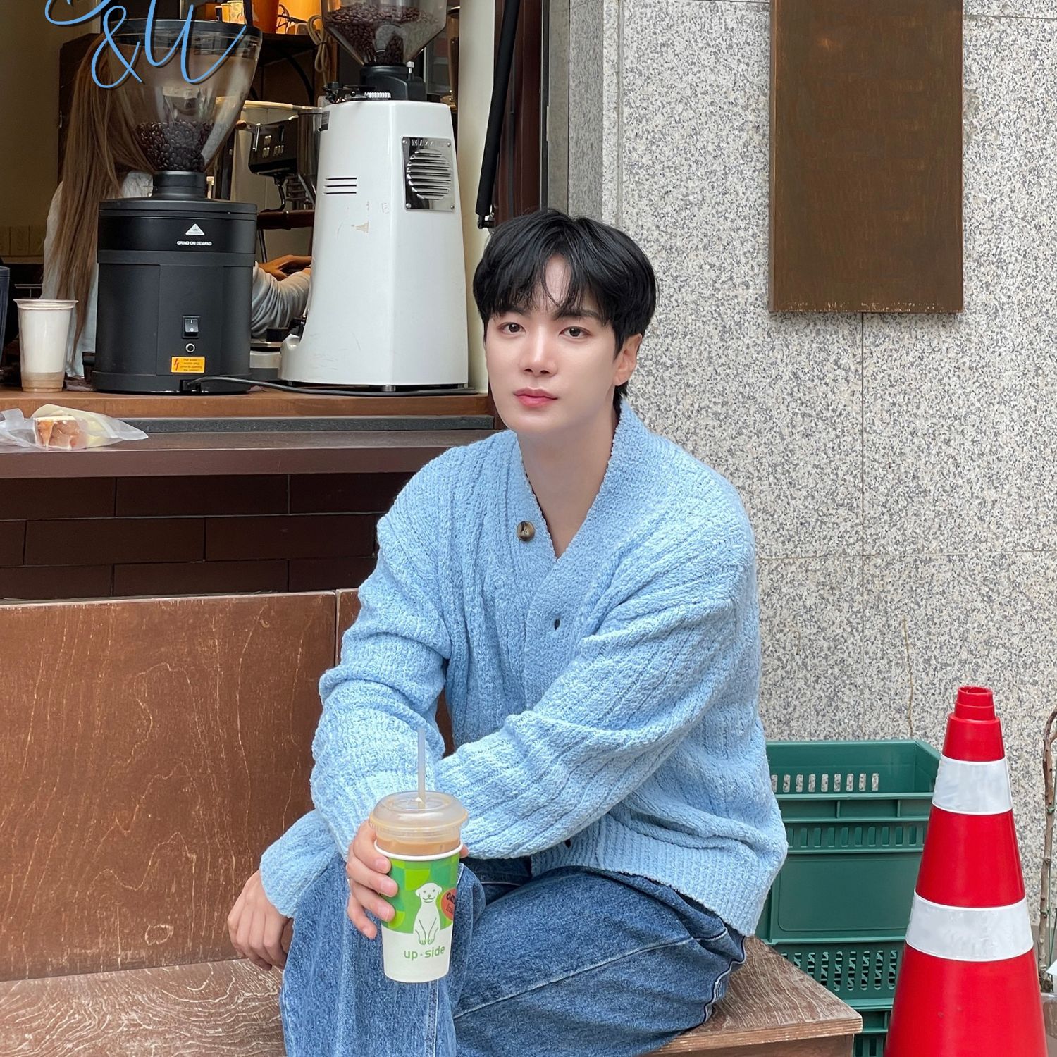 A moment captured by Kim Jonghyeon's fan