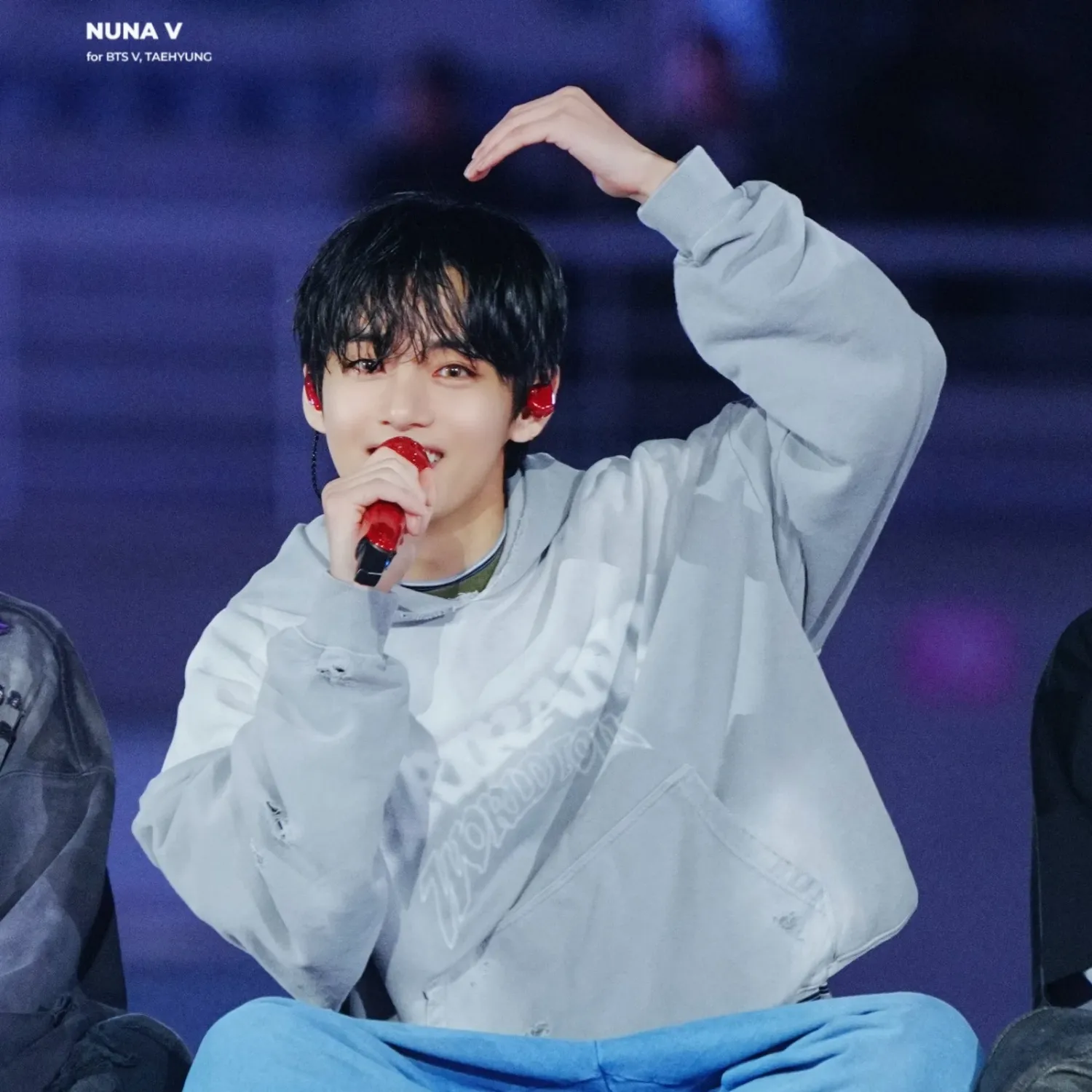 뷔 (방탄소년단)의 최신 사진