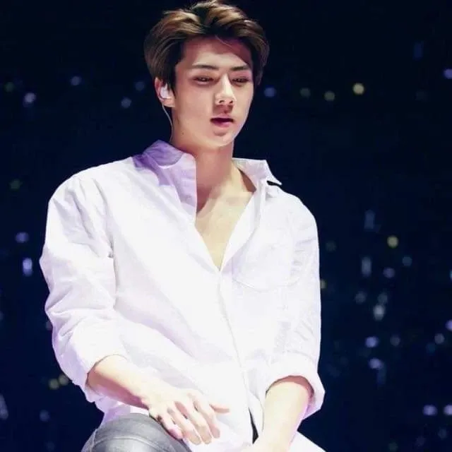 Behind-the-scenes cut of EXO