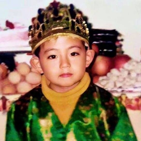 Behind-the-scenes cut of V (BTS)