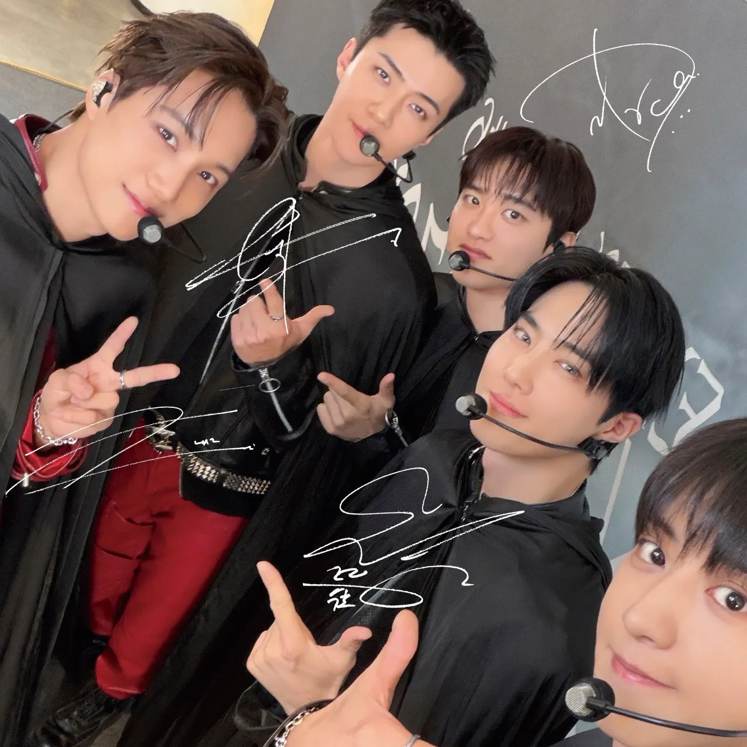 Potret di balik layar EXO