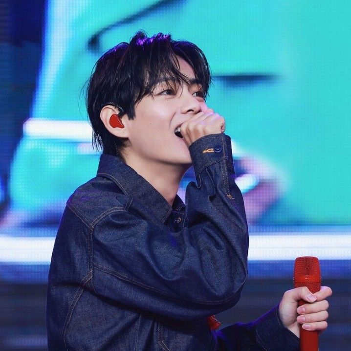 A moment captured by V (BTS)'s fan