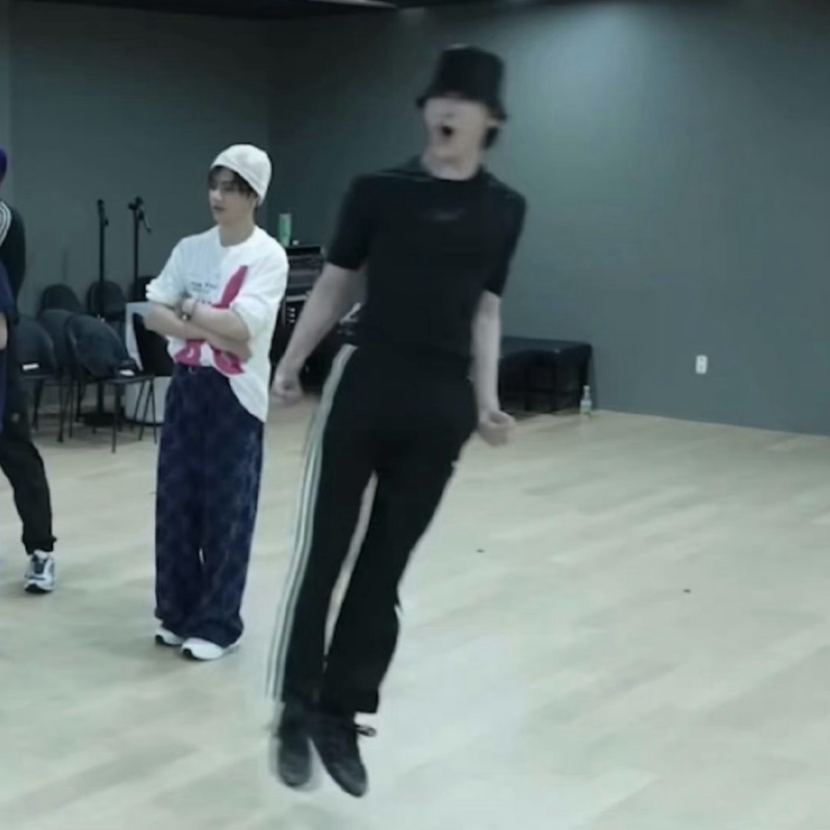 A moment captured by Ricky (AND2BLE)'s fan