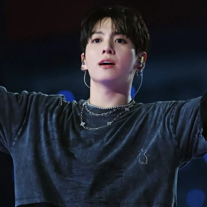 A moment captured by Jungkook (BTS)'s fan