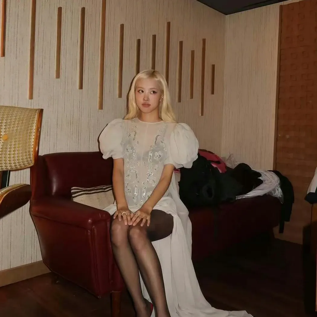 ROSÉ (BLACKPINK)的幕後花絮