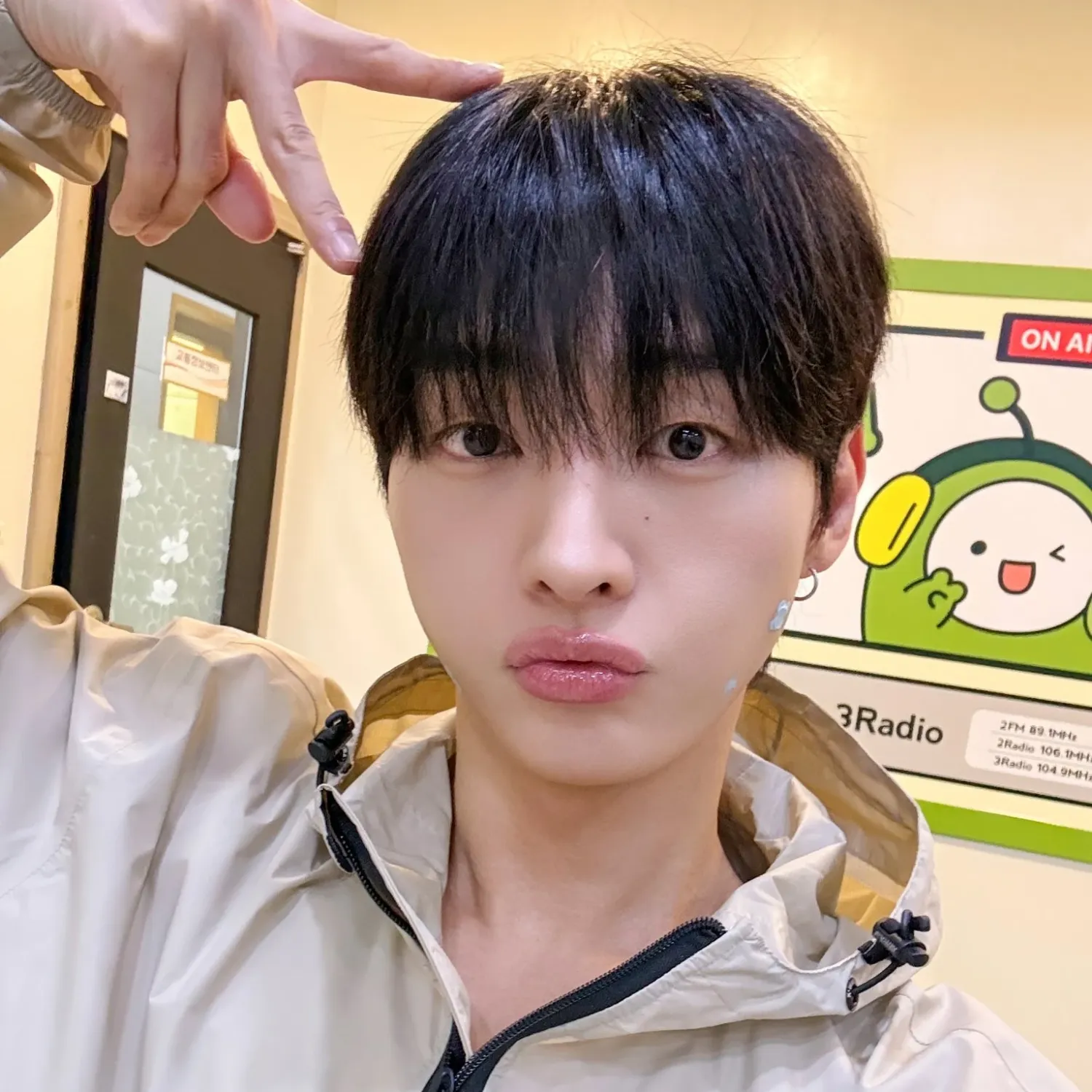 A moment captured by Yoon Jisung's fan