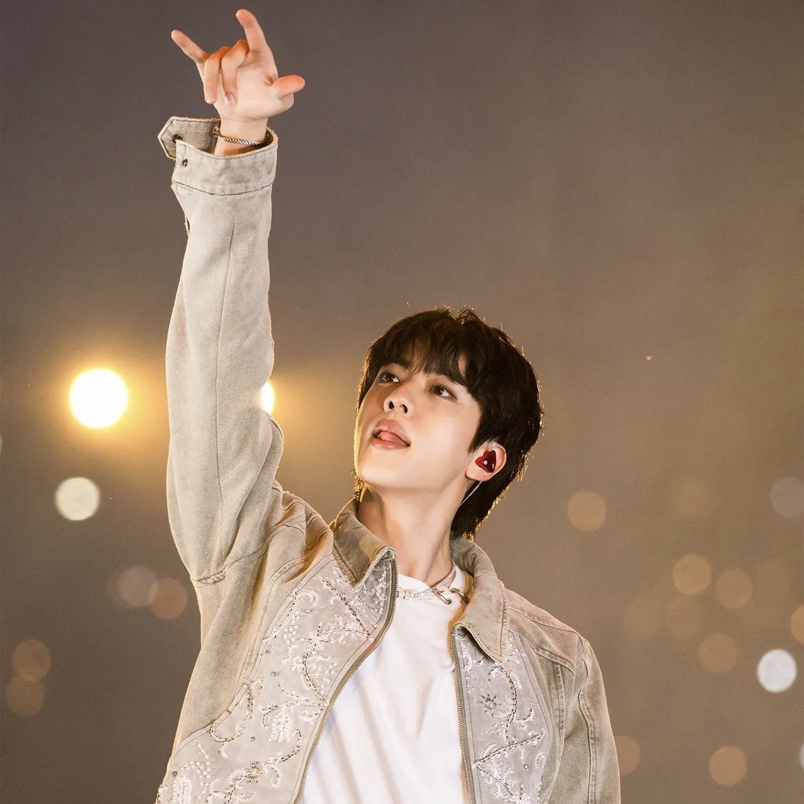 Foto aktivitas terbaru Jin (BTS)