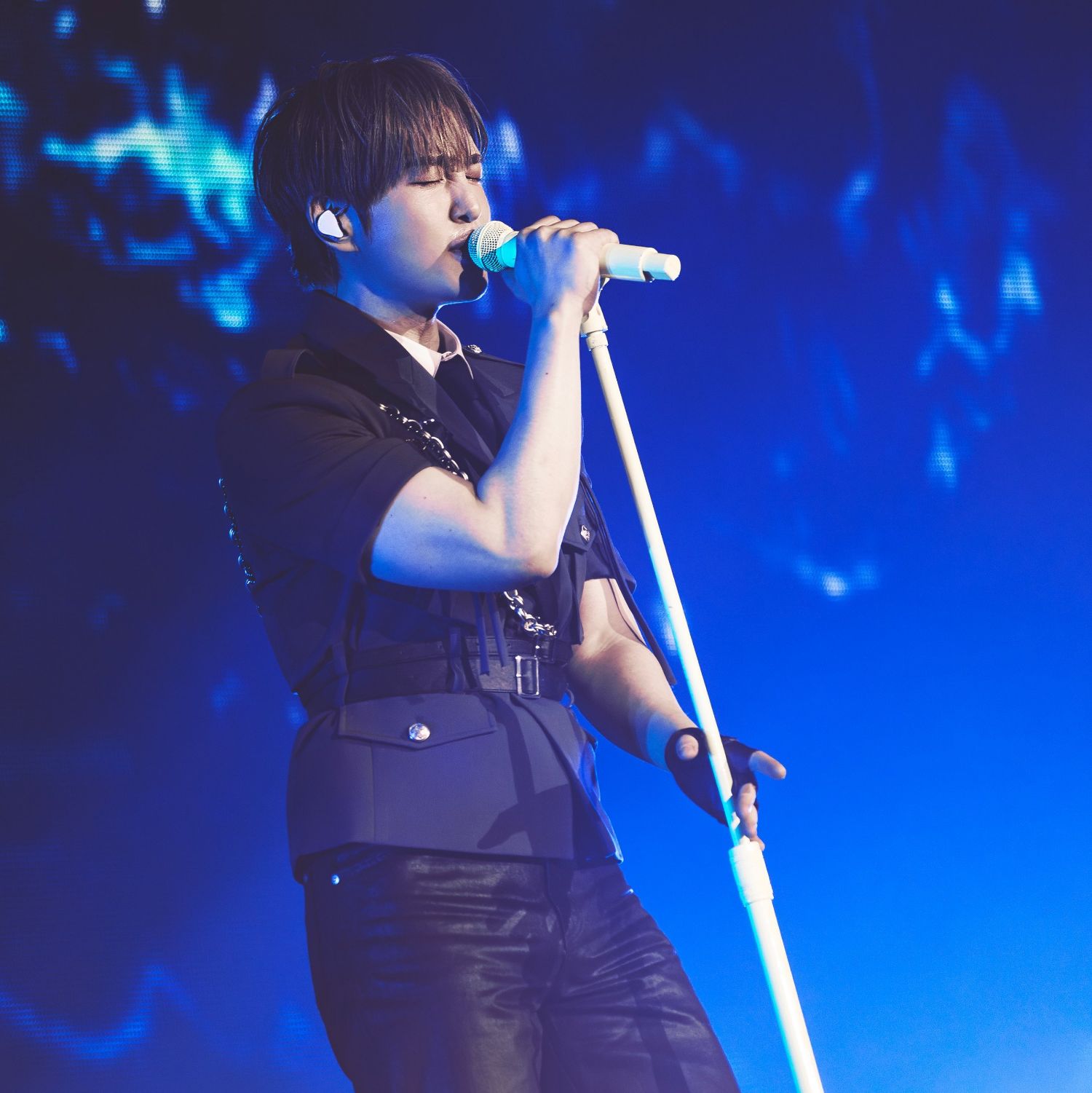 A moment captured by Onew (SHINee)'s fan