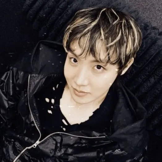Foto aktivitas terbaru j-hope (BTS)