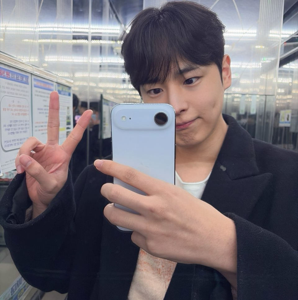 Behind-the-scenes cut of Choi Byungchan