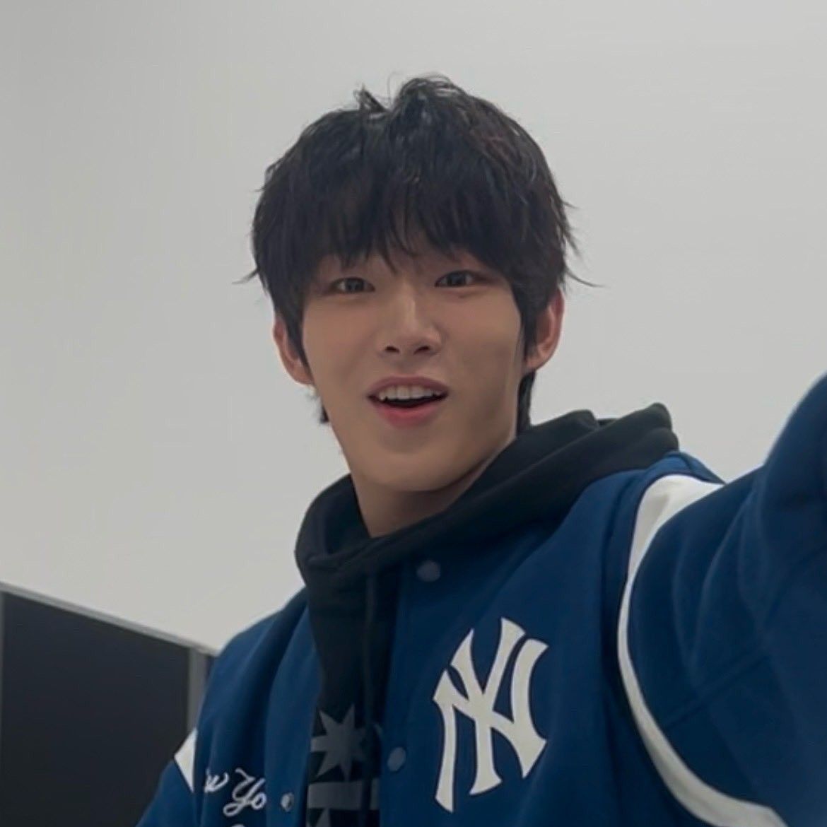 Behind-the-scenes cut of Steven (AHOF)